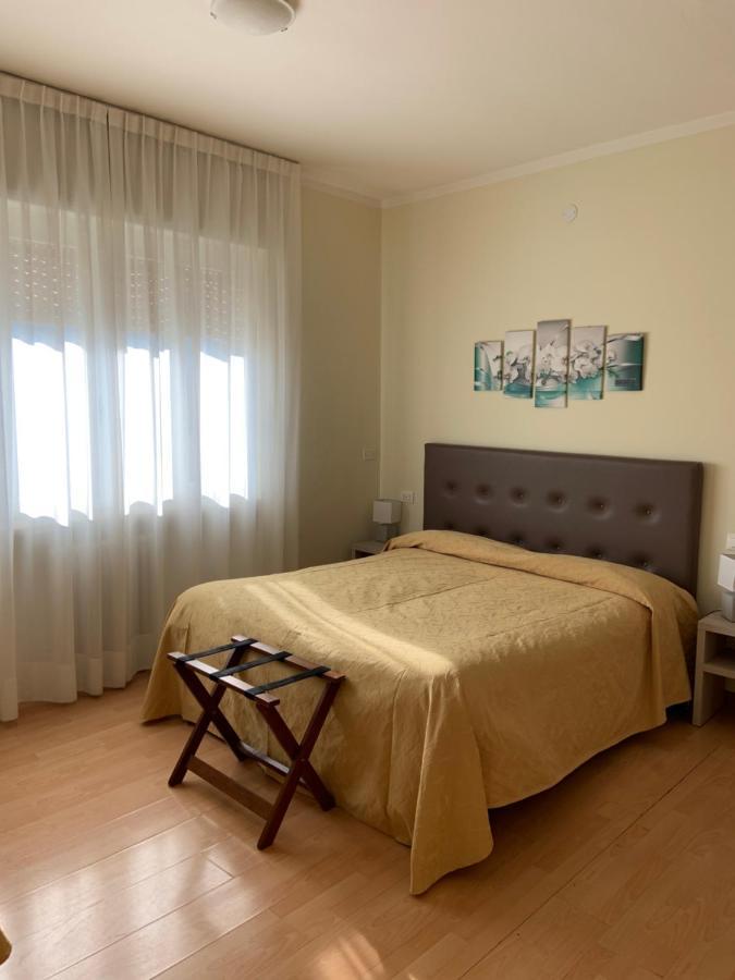La Lanterna Hotel Garda  Buitenkant foto